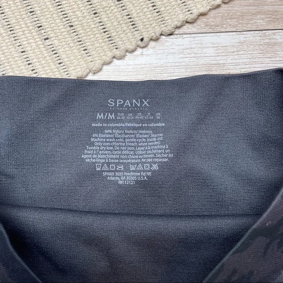 SPANX Look At Me Now Seamless Legging Shapewear Camo Size Medium NWOT - Picture 4 of 8